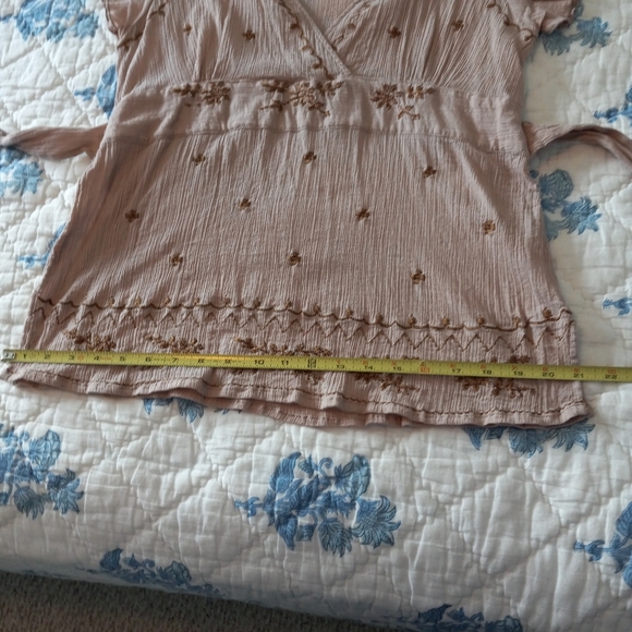 Cute Tunic Top with Bow in the Back - Picture 12 of 15